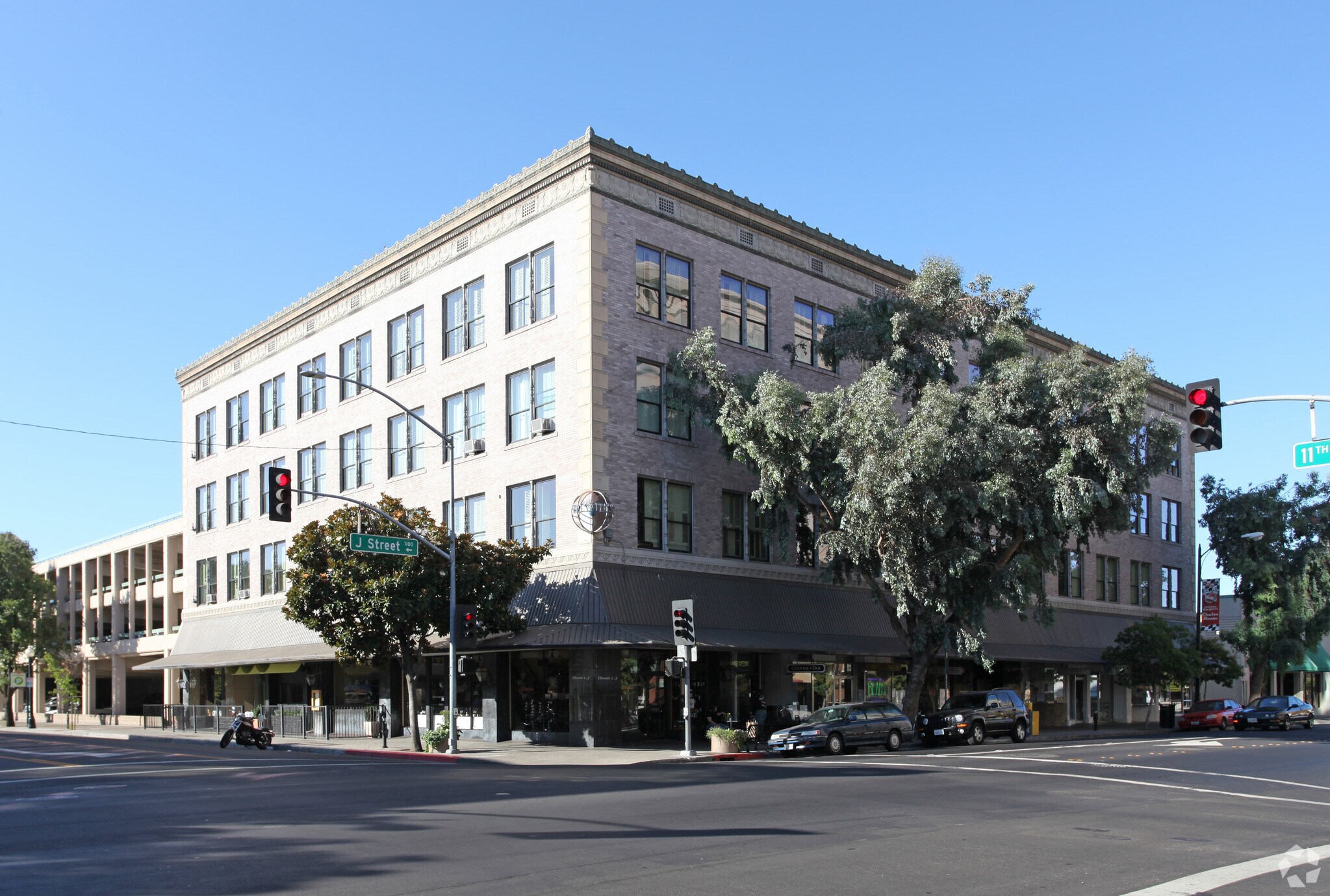 1024-1032 J St, Modesto, CA à louer Photo principale- Image 1 de 3