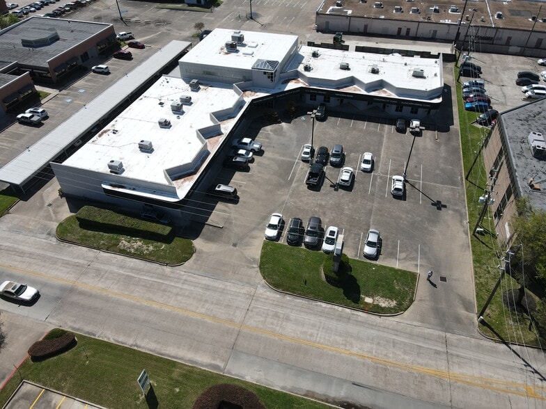 16125 Cairnway Dr, Houston, TX for lease - Building Photo - Image 2 of 2