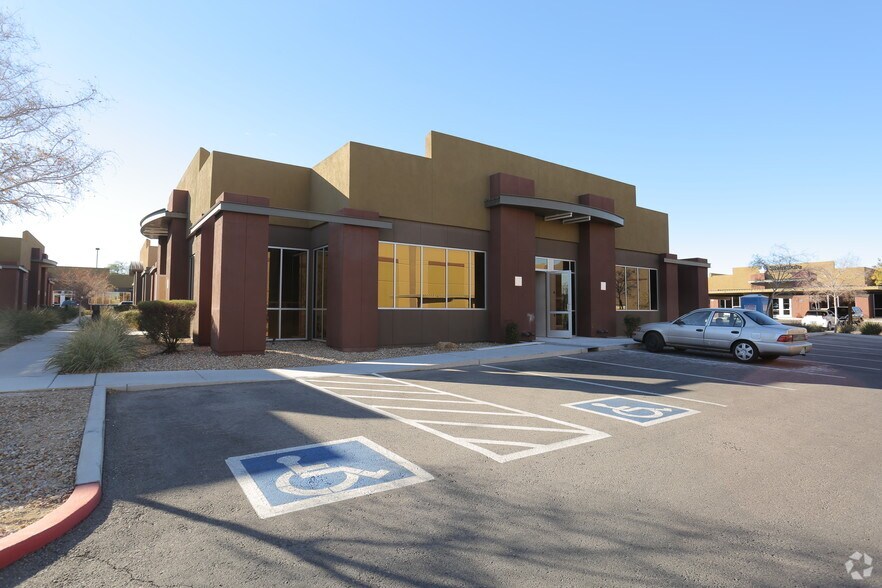3668 E Sunset Rd, Las Vegas, NV à vendre - Photo du bâtiment - Image 3 de 15