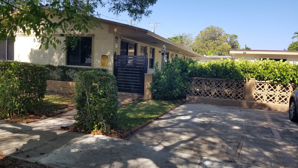 803 NE 8th St, Hallandale Beach, FL à vendre - Photo du bâtiment - Image 2 de 24