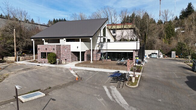 More details for 5515 SW Canyon Ct, Portland, OR - Retail for Sale