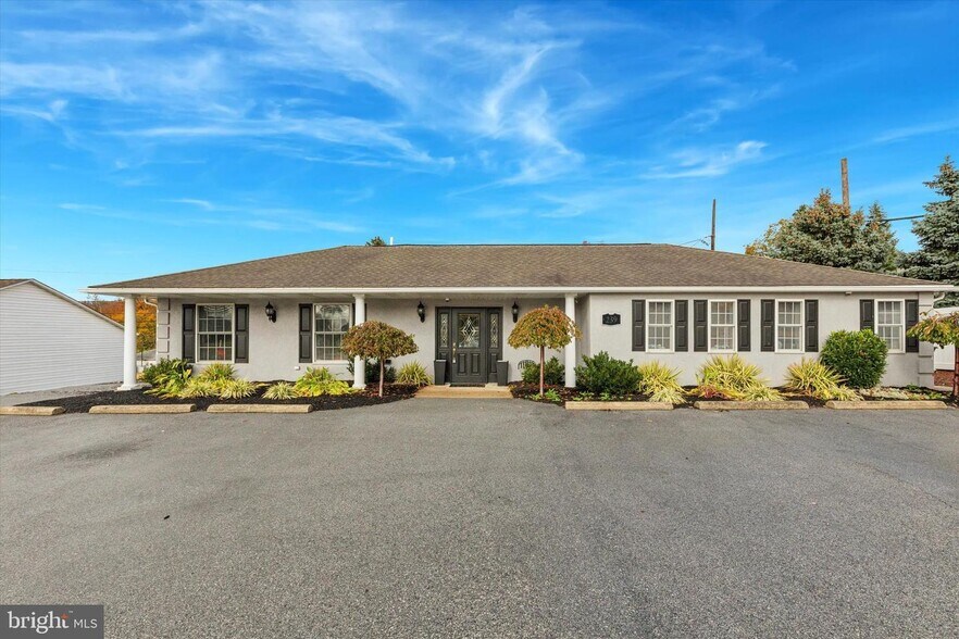 239 W Germantown Pike, Norristown, PA à vendre - Photo du bâtiment - Image 1 de 24