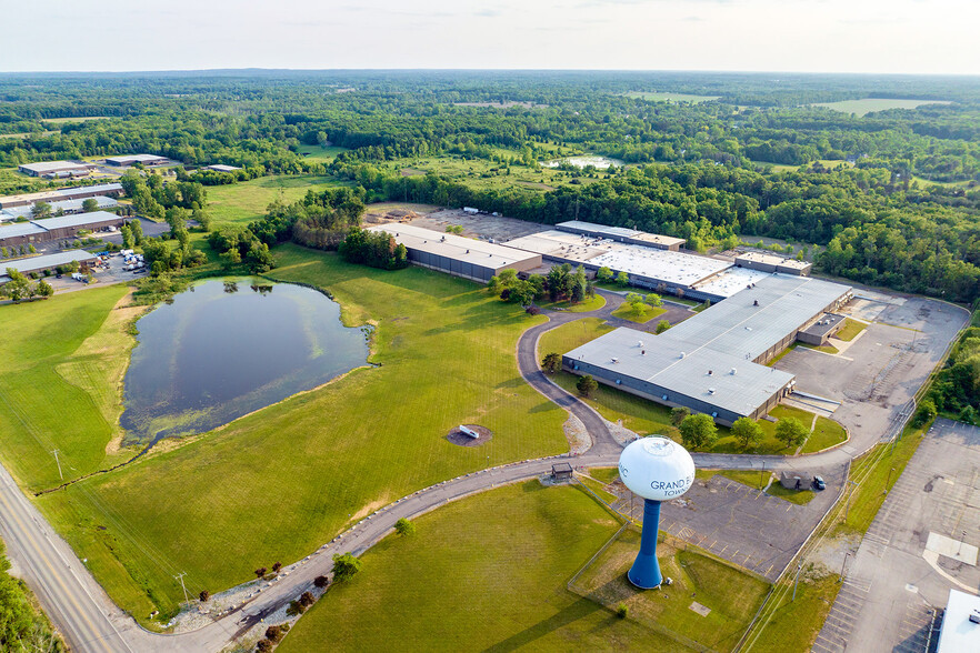 10230 N Holly Rd, Grand Blanc, MI for sale - Building Photo - Image 1 of 1