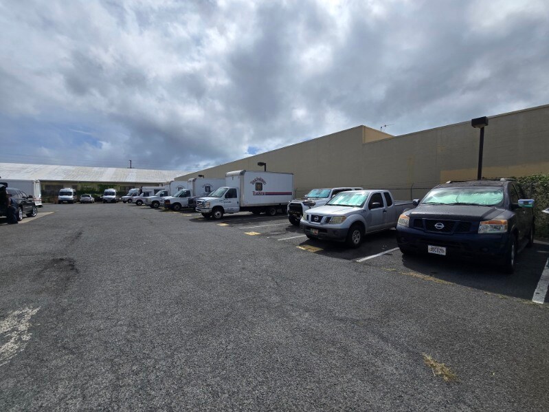 4321 Lawehana St, Honolulu, HI for lease Primary Photo- Image 1 of 24