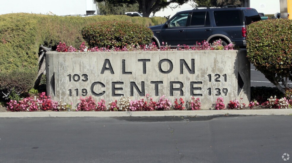 103-119 E Alton Ave, Santa Ana, CA à louer - Photo du bâtiment - Image 3 de 4