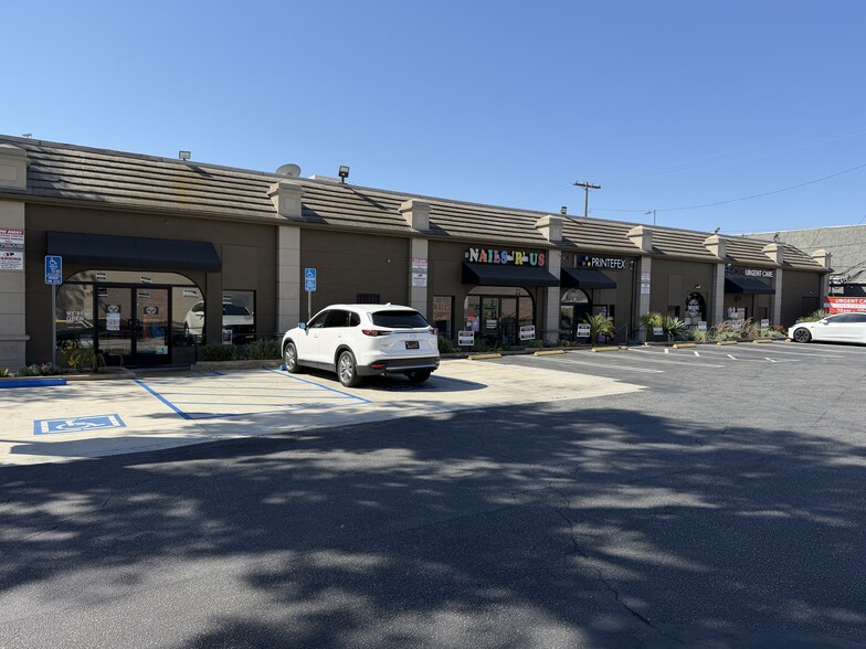 401 W Los Feliz Rd, Glendale, CA for lease - Building Photo - Image 3 of 7