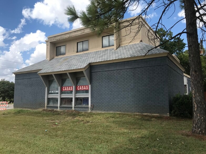 2111 S Collins St, Arlington, TX for lease - Building Photo - Image 2 of 5