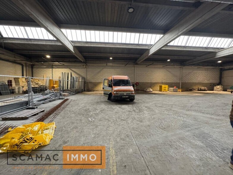 Industrial in Moissy-Cramayel for lease - Interior Photo - Image 2 of 10
