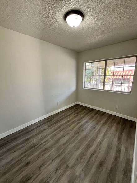 823 S Downey Rd, Los Angeles, CA à vendre - Photo du bâtiment - Image 3 de 8