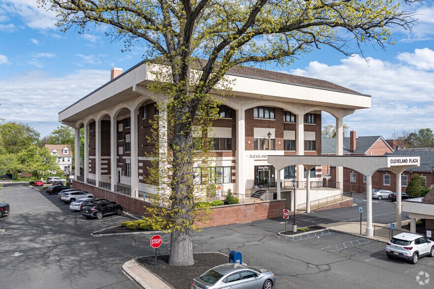 123 N Union Ave, Cranford, NJ à louer - Photo du bâtiment - Image 2 de 5