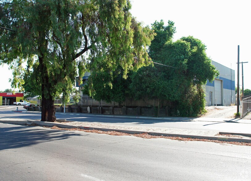444 N 1st St, Fresno, CA for sale - Building Photo - Image 2 of 38