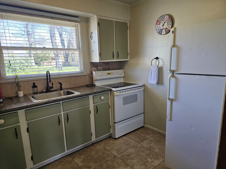 Bishop and Olancha Investment Holdings portfolio of 4 properties for sale on LoopNet.ca - Building Photo - Image 2 of 122