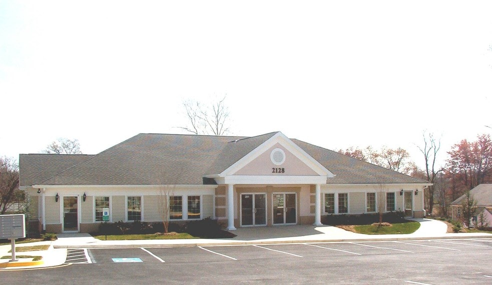 2124 Richmond Hwy, Stafford, VA for lease - Primary Photo - Image 1 of 11