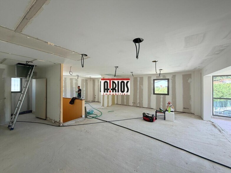 Office in Sanary-sur-Mer for lease - Building Photo - Image 3 of 6