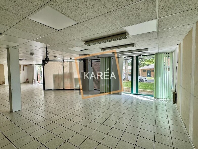 Retail in Bussy-Saint-Georges for lease - Interior Photo - Image 3 of 5