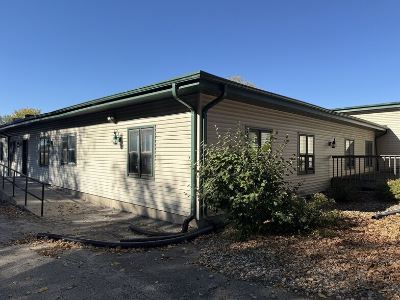 6135 N American Ln, De Forest, WI à louer - Photo du bâtiment - Image 3 de 25