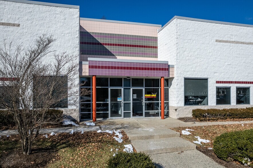 300 Forge Way, Rockaway, NJ à louer - Photo du bâtiment - Image 3 de 6
