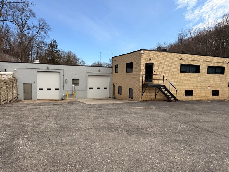 630 Fifth Ave, East McKeesport, PA à vendre - Photo du bâtiment - Image 2 de 16