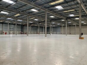 Industriel dans Éragny à louer Photo du bâtiment- Image 2 de 8