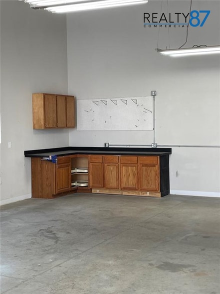 1154 Capital Dr SW, Cedar Rapids, IA for lease - Interior Photo - Image 3 of 9