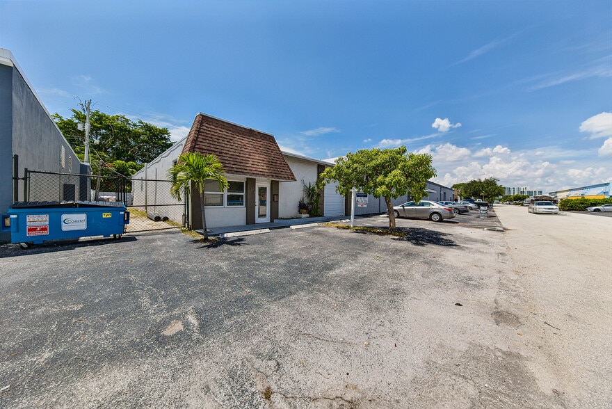 30 SW 5th Ct, Pompano Beach, FL for sale - Building Photo - Image 1 of 15