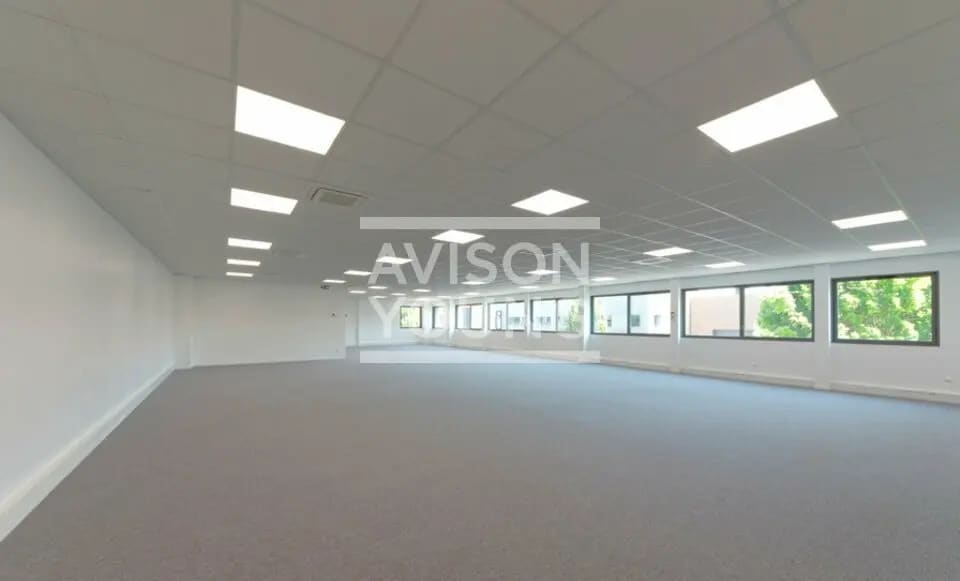 Flex in Le Blanc-Mesnil for lease - Interior Photo - Image 3 of 9