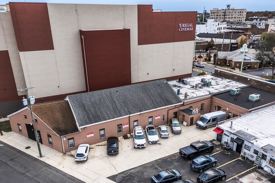 337-343 Merrick Rd, Lynbrook, NY à vendre - Photo du bâtiment - Image 3 de 16