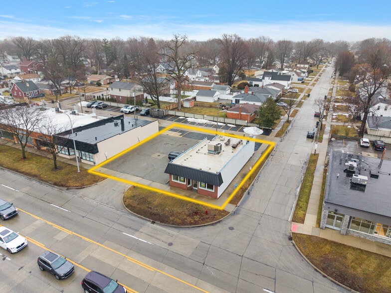 23700 Harper Ave, Saint Clair Shores, MI à louer - Photo du bâtiment - Image 2 de 14