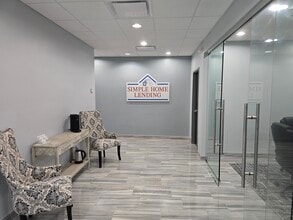 2963 Gulf To Bay Blvd, Clearwater, FL for lease Interior Photo- Image 1 of 8