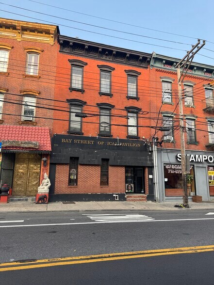 664 Bay St, Staten Island, NY à vendre - Photo du bâtiment - Image 2 de 15
