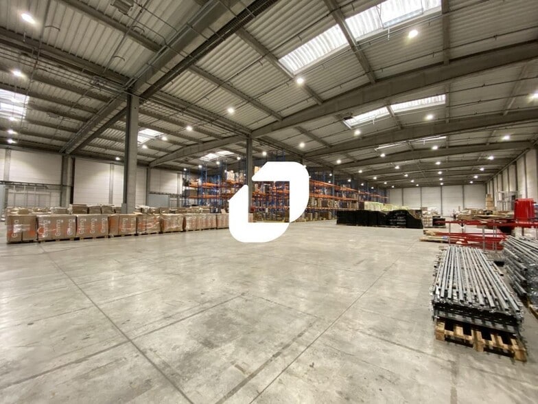 Industrial in Le Plessis-Belleville for lease - Interior Photo - Image 3 of 15