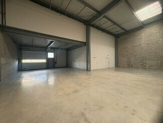 Plus de détails pour 3 Avenue Du Marais, Creteil - Local d'activités à louer