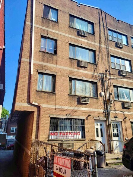 95-24 42nd Ave, Flushing, NY à vendre - Photo du bâtiment - Image 2 de 12