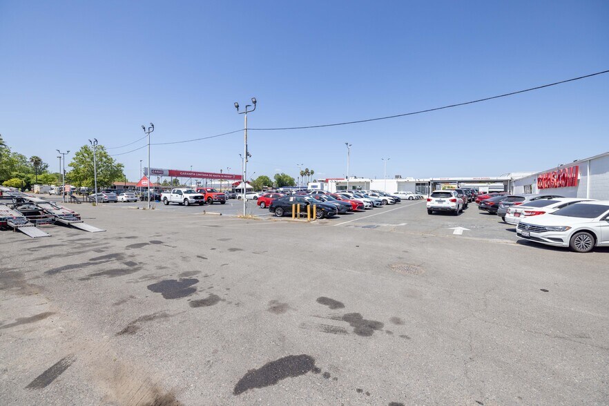 2760 Fulton Ave, Sacramento, CA à vendre - Photo du bâtiment - Image 3 de 4