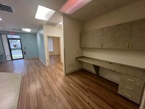 2111 W Swann Ave, Tampa, FL for lease Interior Photo- Image 2 of 17