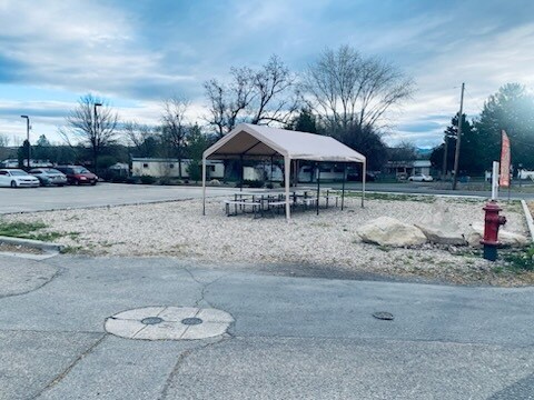 7563 Jennie Ln, Boise, ID à vendre - Photo du bâtiment - Image 3 de 4