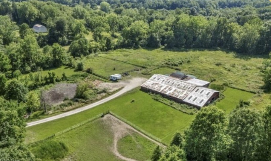 17500 East River Rd, Columbia Station, OH à vendre - Photo du bâtiment - Image 2 de 5