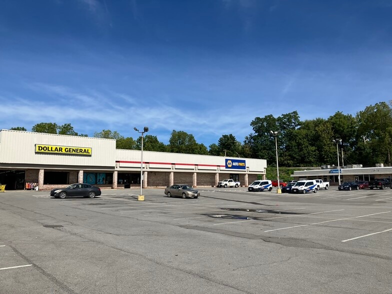 West Ave Plaza portfolio of 2 properties for sale on LoopNet.ca - Building Photo - Image 3 of 5