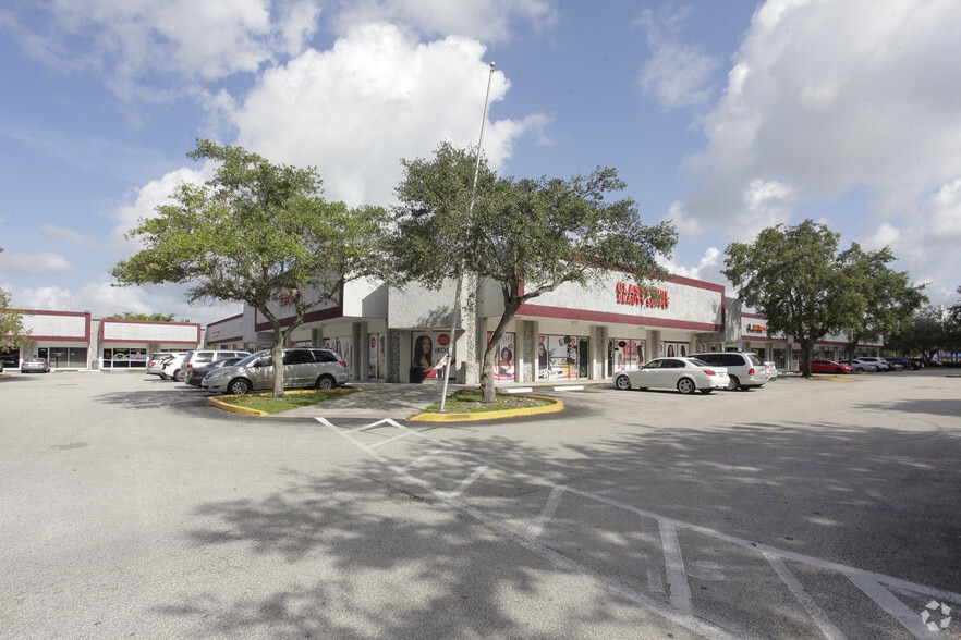 251-399 S State Road 7, Margate, FL à louer - Photo principale - Image 2 de 14