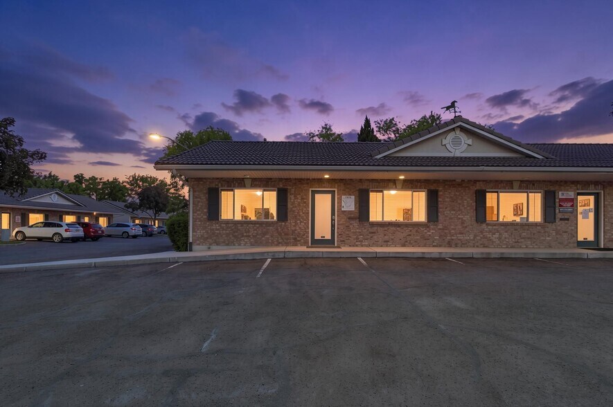 1372 S 740 E, Orem, UT à louer - Photo du bâtiment - Image 1 de 25