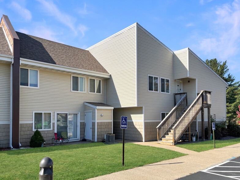 401 River Run Dr, Macomb, IL à vendre - Photo du bâtiment - Image 2 de 13