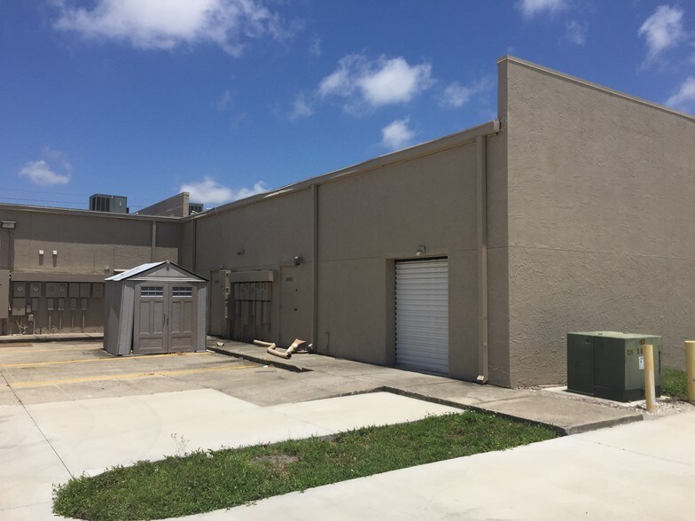 5900-5990 S Tamiami Trl, Sarasota, FL à louer - Photo du bâtiment - Image 2 de 17