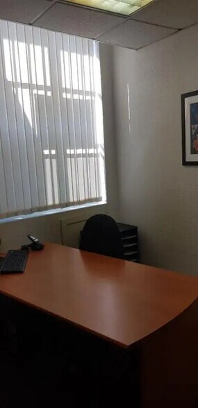 Office in Bordeaux for lease - Interior Photo - Image 3 of 4