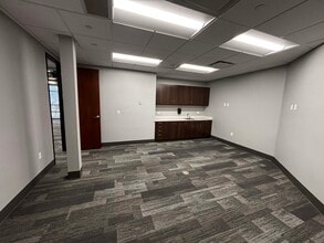 1100 E Riverside Dr, Eagle, ID à louer Photo intérieure- Image 1 de 7