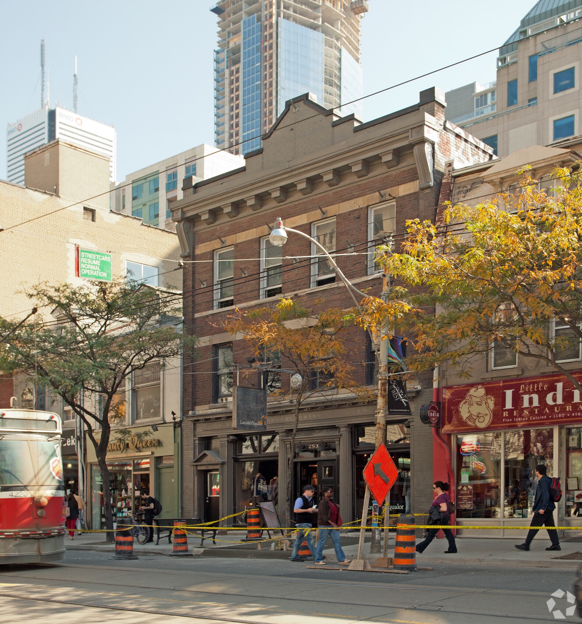 251-253 Queen St W, Toronto, ON à vendre Photo principale- Image 1 de 1