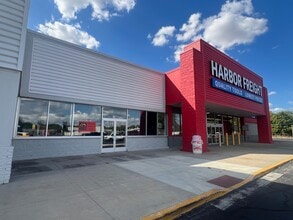 1709-1715 S Memorial Dr, New Castle, IN for lease Building Photo- Image 1 of 5