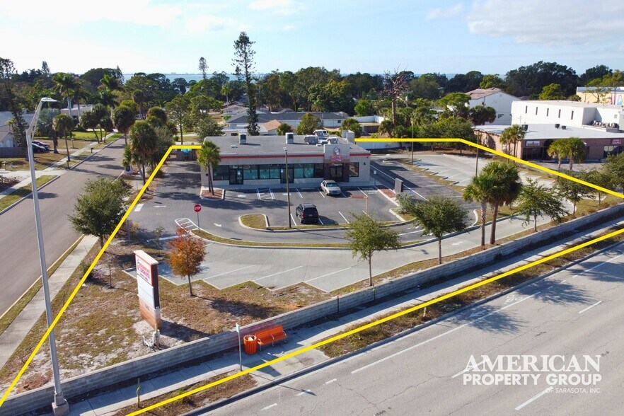 7942 N Tamiami Trl, Sarasota, FL à vendre - Photo du bâtiment - Image 3 de 22
