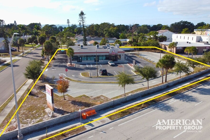 7942 N Tamiami Trl, Sarasota, FL à vendre - Photo du bâtiment - Image 3 de 22