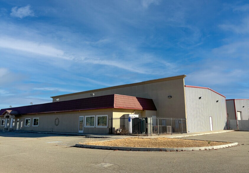 1351 E Ash Ave, Shafter, CA à vendre - Photo du bâtiment - Image 2 de 6