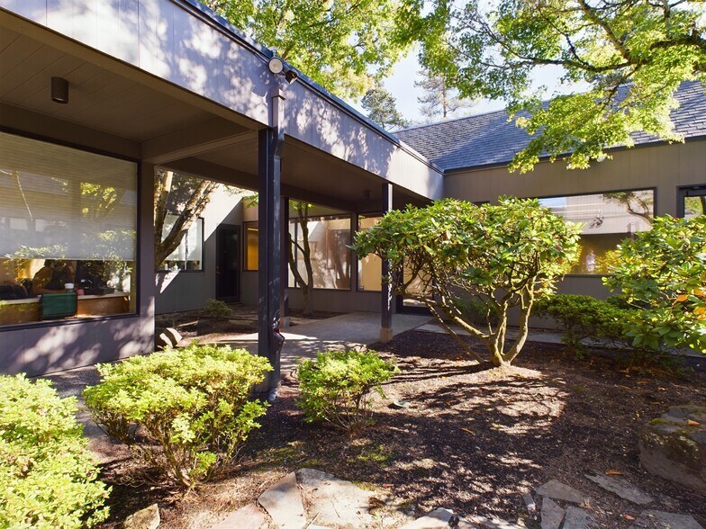 545 SE Oak St, Hillsboro, OR à vendre - Photo du bâtiment - Image 3 de 4